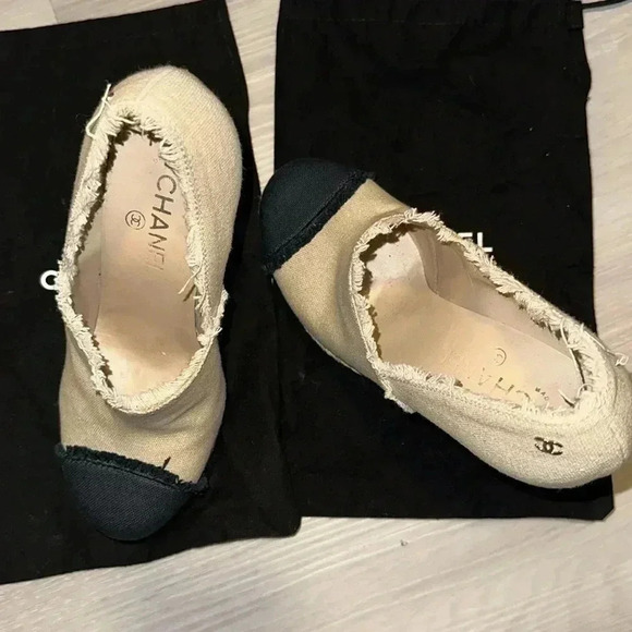 CHANEL SZ 9 1/2 Beige / Black Bootie heels shoes - Picture 3 of 11
